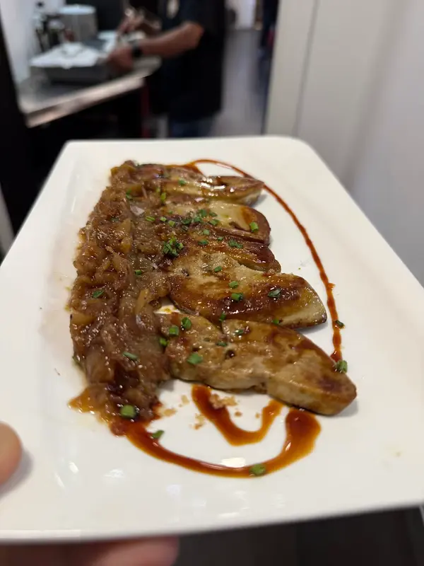 Foie a la plancha con cebolla caramelizada