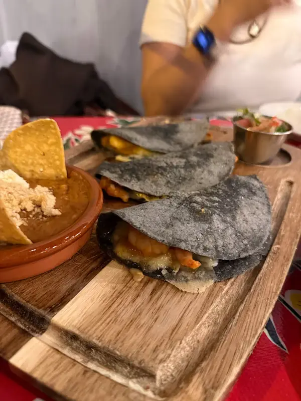 Quesadillas especiales de camarón enchipotlado