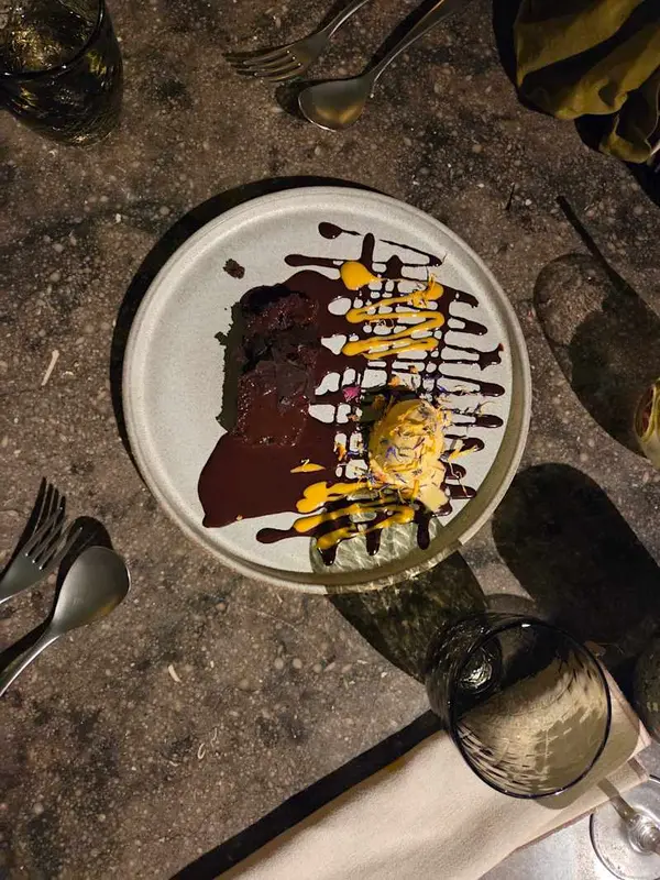 Chocolate peruano y helado de lucuma