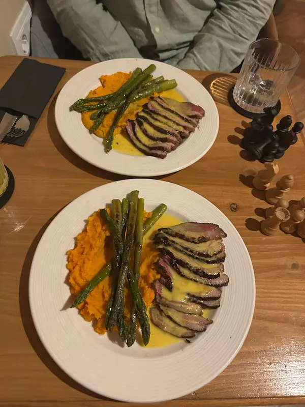 Pechuga de pato cocinada a baja temperatura