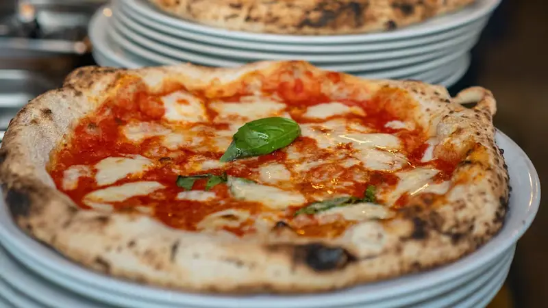 Margherita — tomate y fior di latte campano