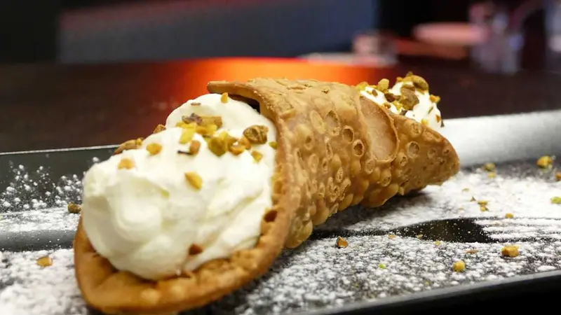 Cannoli sicilianos con queso ricotta i pistachos