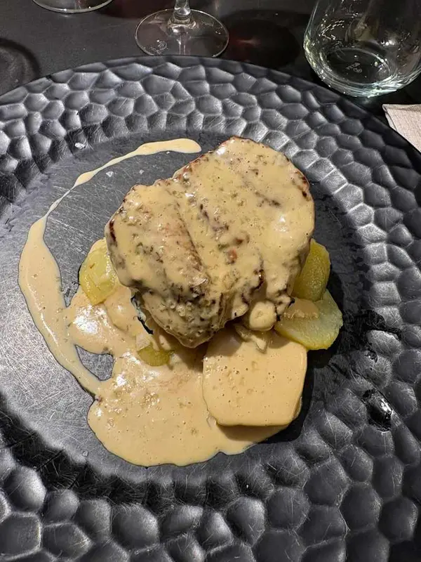 Solomillo De Ternera Sobre Patata Confitada y Crema De Setas