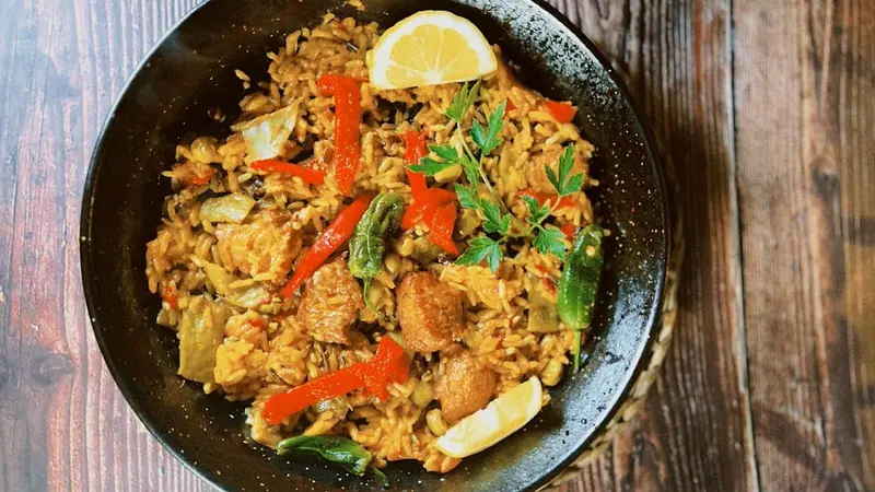Chicken paella + 1 drink