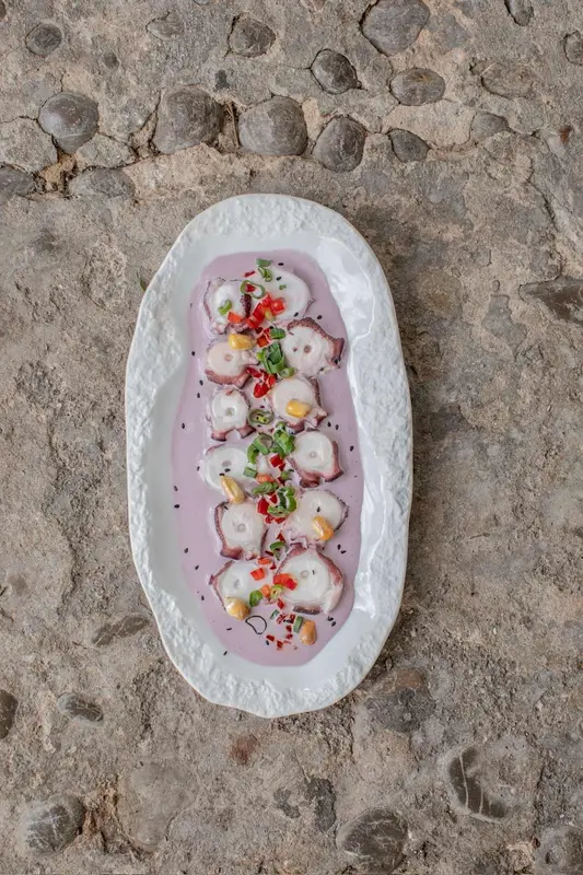 Tiradito de pulpo al olivo