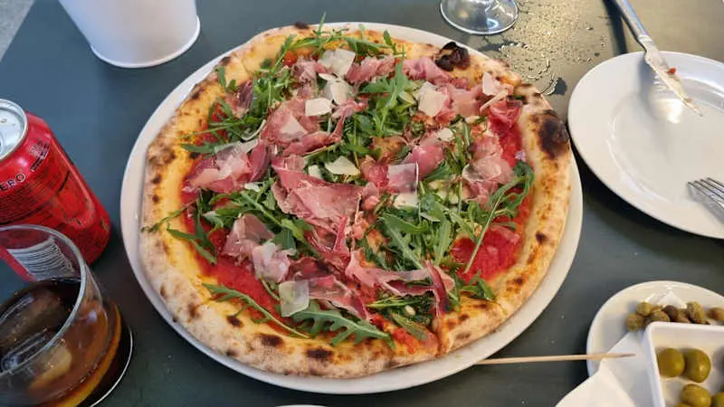 Rúcula y speck