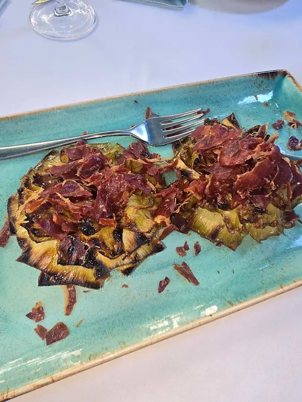 Alcachofas con crujiente de jamón