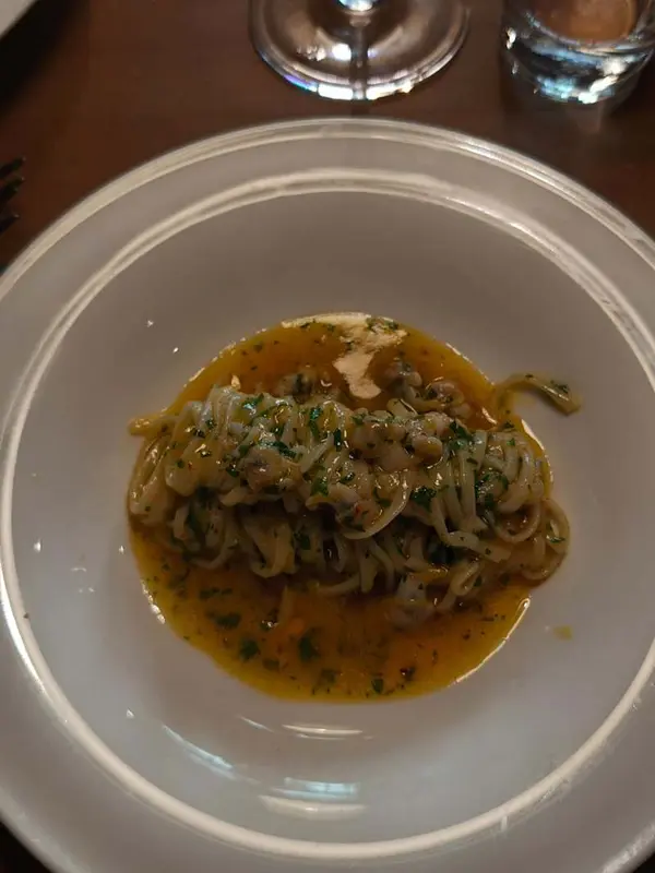 Tagliolini aglio olio e peperoncino con berberechos