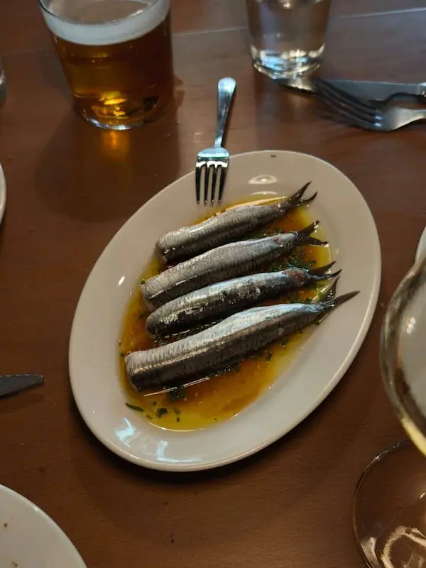 Boquerones marinados con sésamo