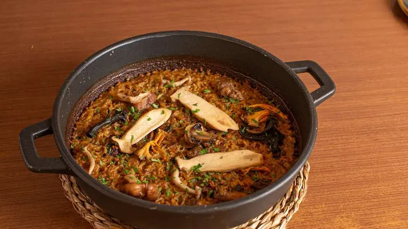 Paella de setas de temporada