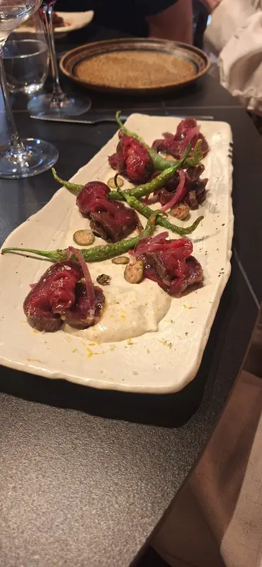 Steak tartar” de vaca vieja con tuetano