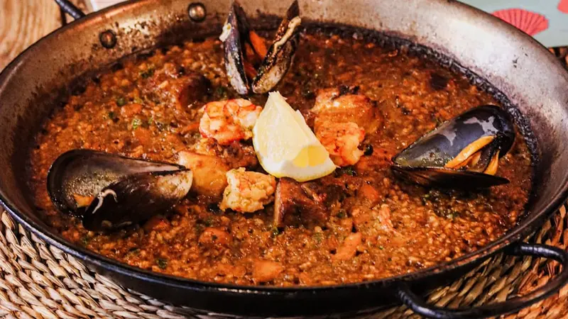 Paella mar y montaña.