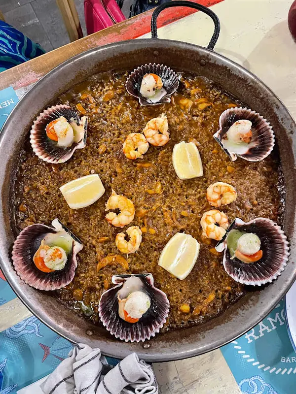 Paella del senyoret con zamburiñas