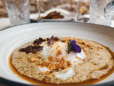 Nineteen Restaurant - Olivia Plaza Hotel