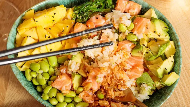 Poke salmón