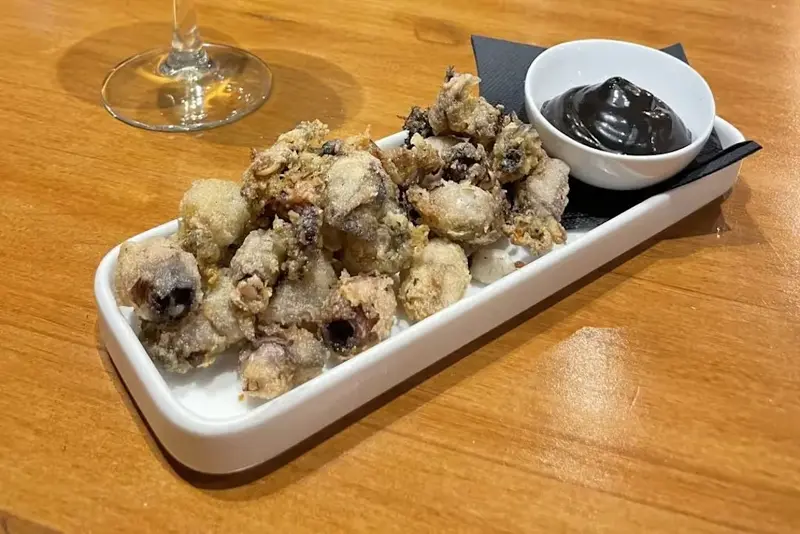 Calamares a la andaluza con mayonesa de tres cítricos