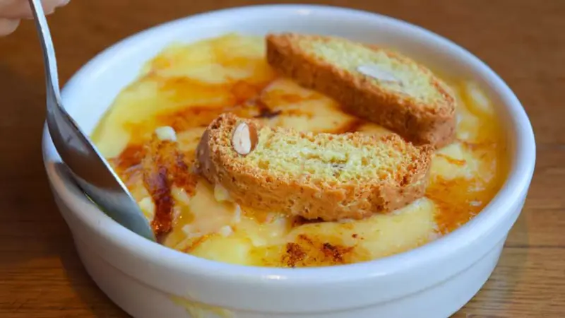 Crema catalana con "carquinyoli"
