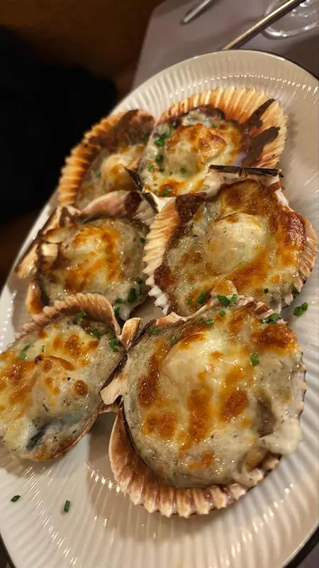 Vieiras gratinadas con queso parmesano 