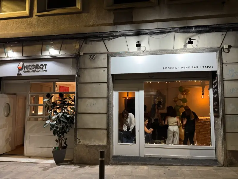 UNCORQT Bodega Wine Bar — foto 9