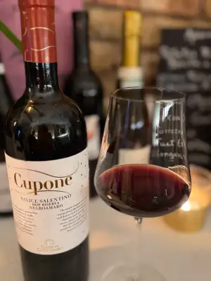 UNCORQT Bodega Wine Bar