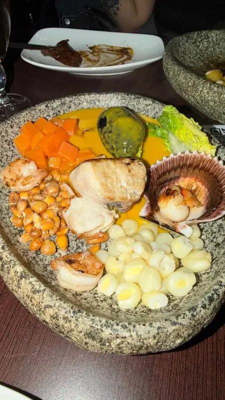 Ceviche mixto caliente