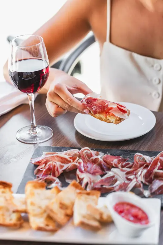 Jamón ibérico de cebo 50% y pan con tomate