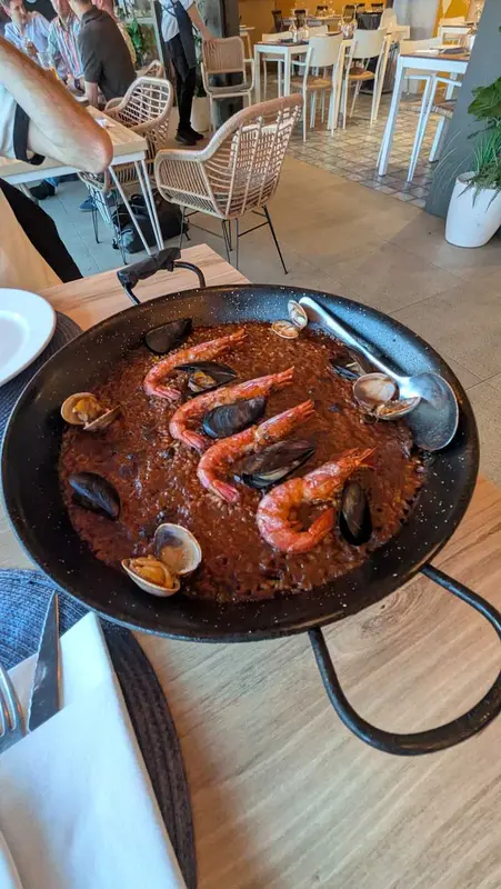 Cazuela de marisco del rompeolas