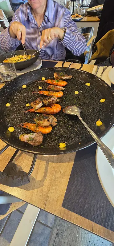 Arroz negro con marisco