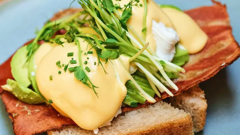 Eggs benedict supreme: avocado & bacon