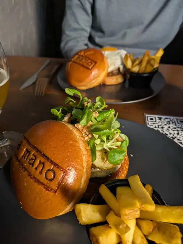 A Mano Gin&Burgers Bcn
