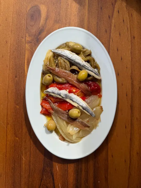 Escalivada catalana con boquerones y anchoas