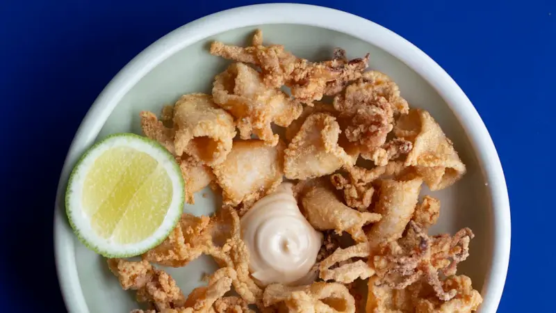 Calamares crujientes con mayonesa cítrica