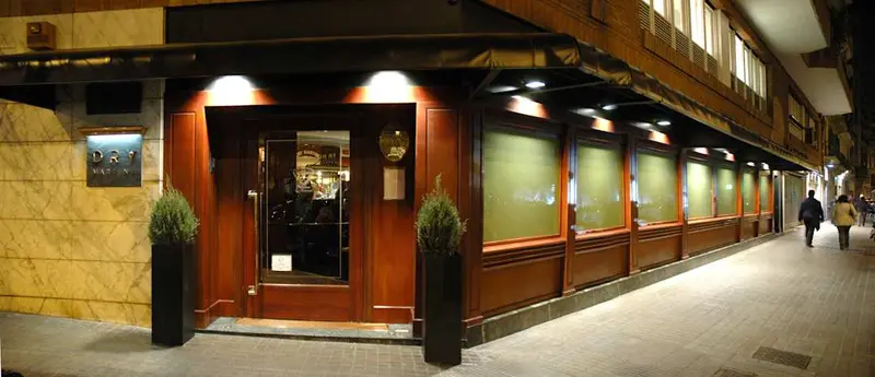 Dry Martini Bar