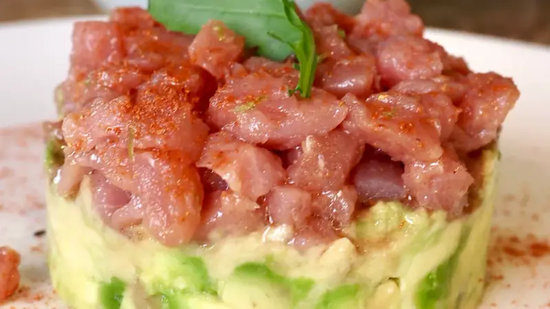 35. Tartar de salmón