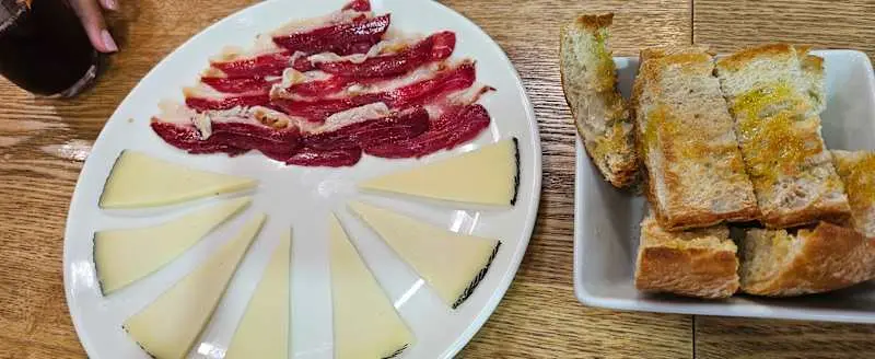 Enrique Tomas Sagrada Familia  - Tienda Jamon Gourmet — foto 7