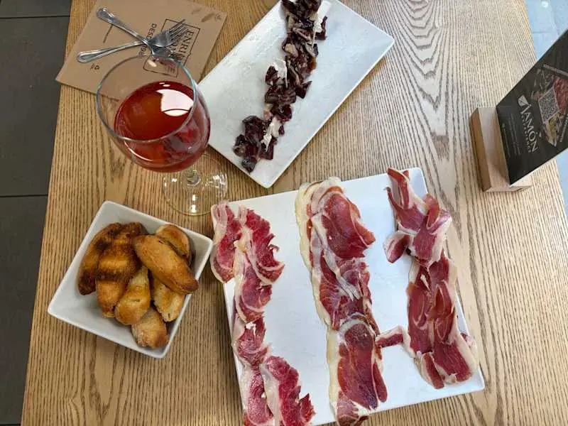 Enrique Tomas Sagrada Familia  - Tienda Jamon Gourmet — foto 10