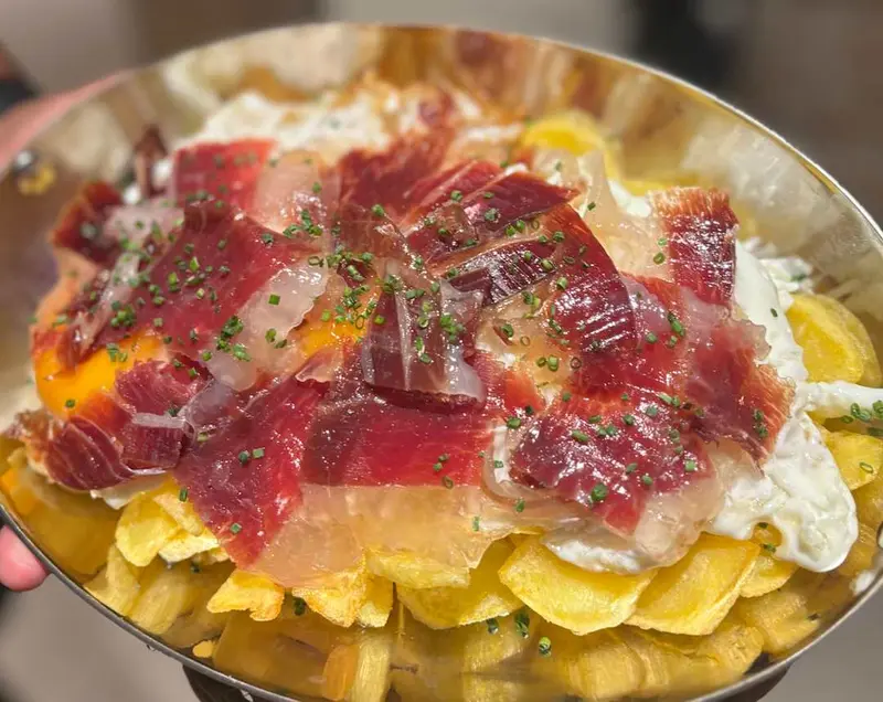 Huevos estrellados con jamón 5J.