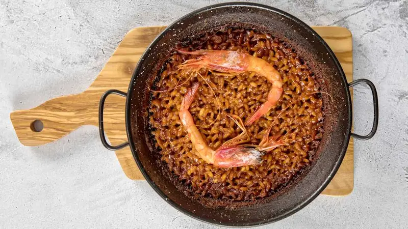 Arroz de Sepia y Langostinos y Alioli de Albahaca