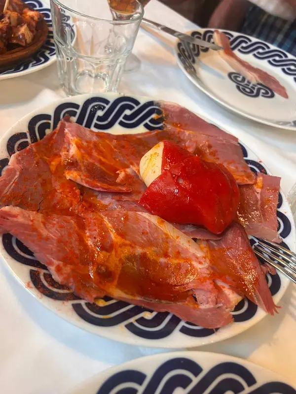 Lacón gallego con pimientos rustidos del bierzo